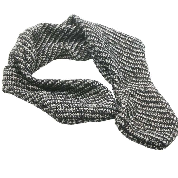 Steckschal aus Wolle in schwarz weiss